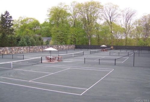 2 Shadow Tree Ln, Briarcliff NY 10510-2255 exterior