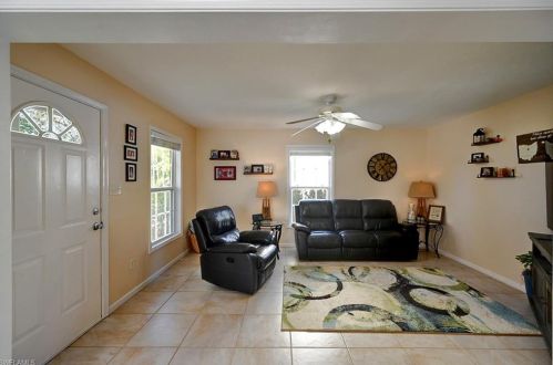 210 Leawood Cir, Naples FL 34104-4133 exterior