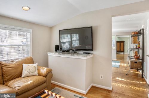 7513 Cross Gate Ln, Alexandria VA 22315-4619 exterior