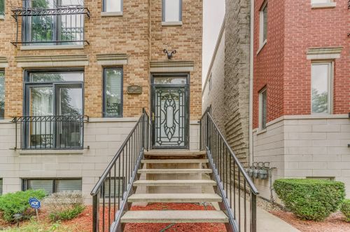 719 41st St, Chicago, IL 60653-2805