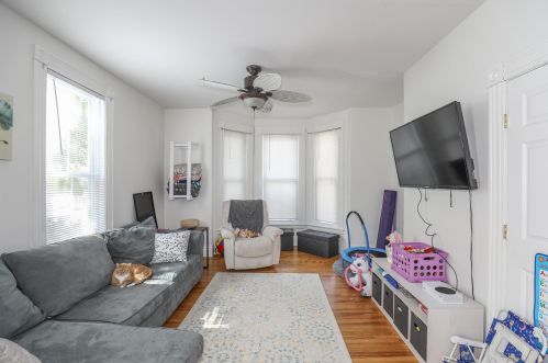 49 Warren St, Concord, NH 03301-3933