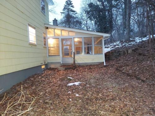 72 Stuart Dr, Poughkeepsie NY 12603-4714 exterior