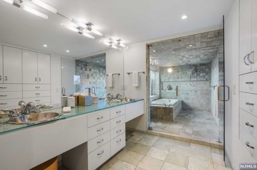 23 Shr Rd, Edgewater NJ 07020-1519 exterior