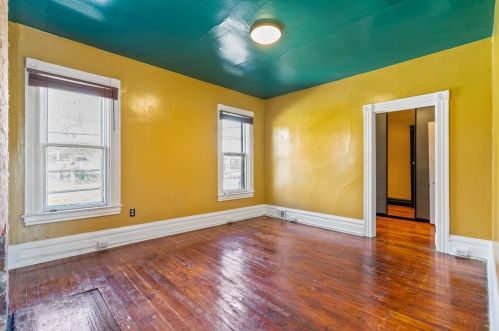 85 Wyoming St, Pittsburgh PA 15211-1700 exterior