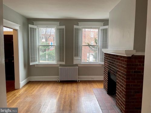 2124 37th St, Washington DC  20007-2248 exterior