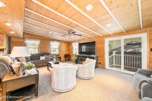 328 Barbara Dr, Point Pleasant Beach NJ 08742-2108 exterior