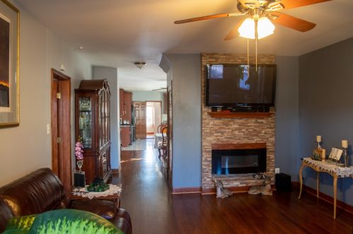 1821 2 Ave, Broadview IL 60153-3306 exterior