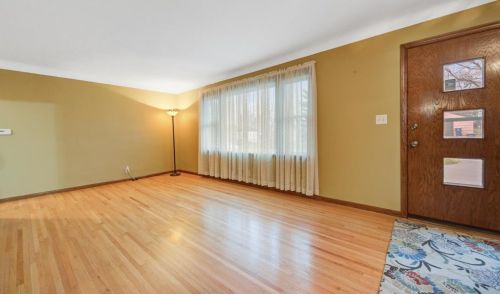 1606 Hazel St, Saint Paul MN 55119-4230 exterior