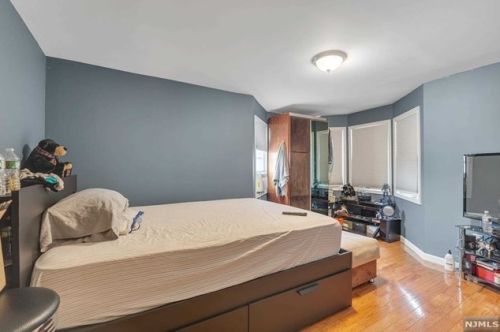 56 Hamilton Ave, Fairview NJ  07022-2066 exterior