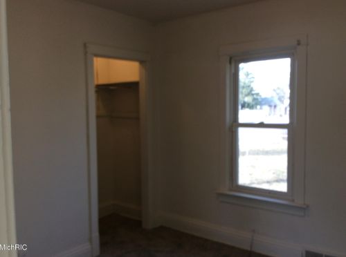 210 Hackley Ave, Meskegon MI 49444-1060 exterior