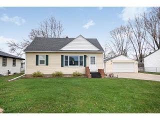 1775 Pinewood Dr, Saint Paul, MN 55126-4944