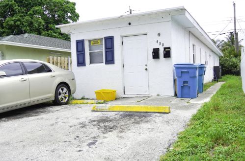 430 12 Ave, Boynton Beach FL 33435-6035 exterior