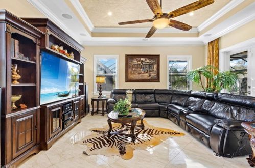 915 16 St, Naples FL 34117-9428 exterior