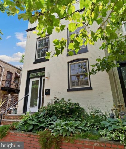 1243 D St, Washington, DC 20002-6333