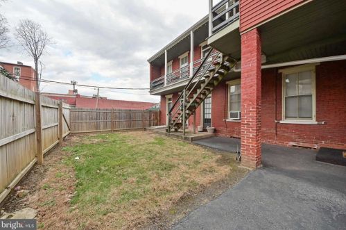 113 Walnut St, Lancaster PA 17602-2451 exterior