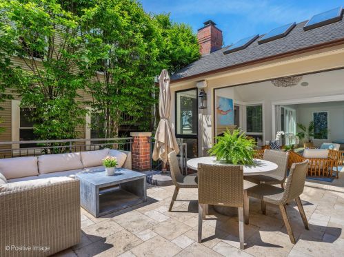 3720 Greenview Ave, Chicago IL 60613-3610 exterior