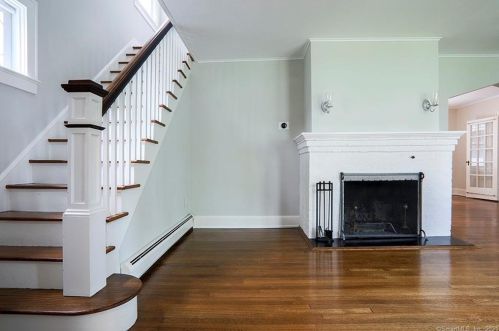 19 Carlin St, Norwalk, CT 06851-3004