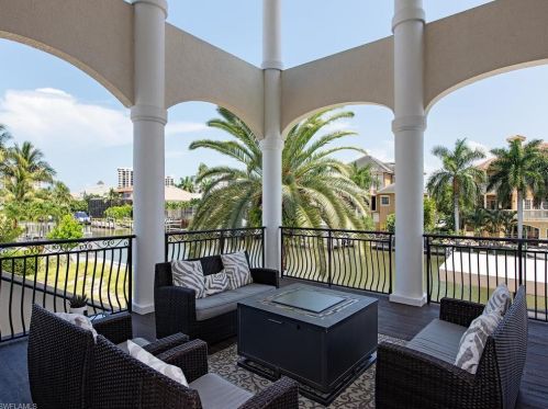 225 Conners Ave, Naples FL 34108-2152 exterior