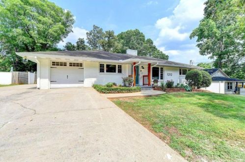 1212 Stone Mountain Lithonia Rd, Lithonia GA  30058-6255 exterior