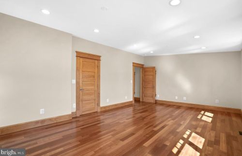 7105 Carroll Ave, Silver Spring MD 20912-4637 exterior