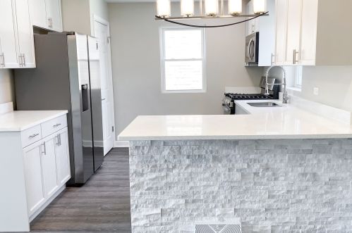 7249 Albany Ave, Chicago, IL 60645-1149