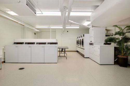 30 Elm St, Chicago IL  60611-2715 exterior