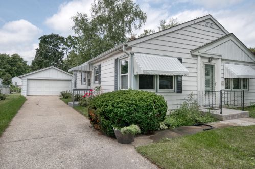 4659 101st St, Milwaukee, WI 53225-4614