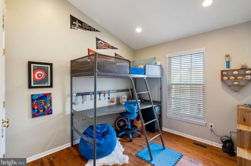 6005 Kestner Cir, Alexandria VA  22315-4834 exterior