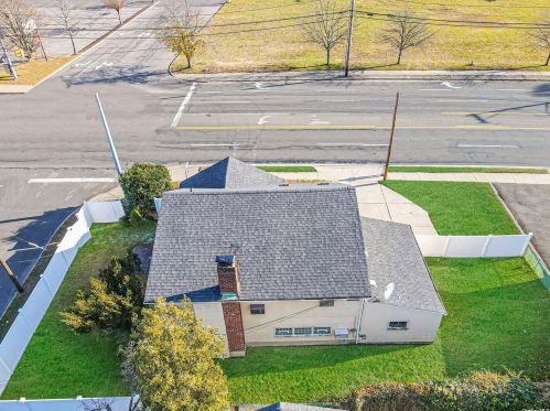 50 Great East Neck Rd, Babylon NY 11704-7631 exterior