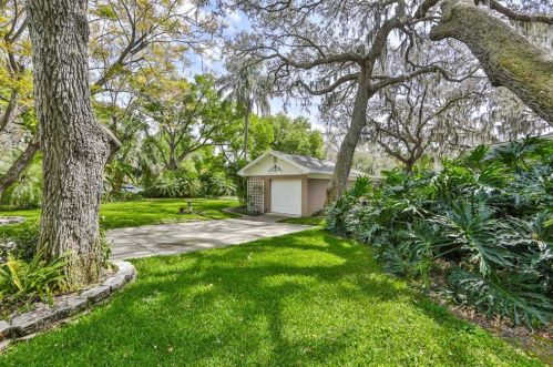 407 Bon Aire Ave, Tampa FL 33617-6322 exterior