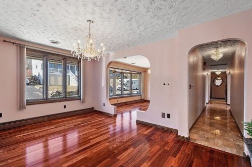 6 Walker Rd, Peabody MA 01960-5421 exterior