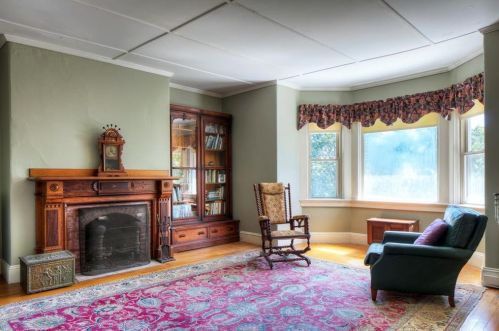 97 Ruggles Ave, Middletown RI 02840-4351 exterior