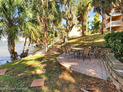 225 Tropical Trl, Merritt Island FL 32952-4836 exterior