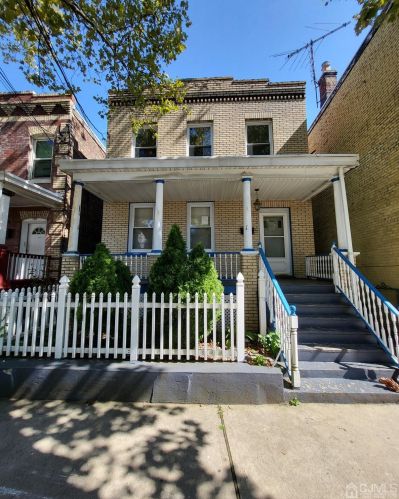 748 Cortlandt St, Perth Amboy, NJ 08861-2833