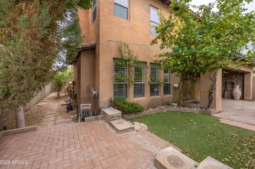 3931 Crst Ln, Phoenix AZ 85027-1602 exterior