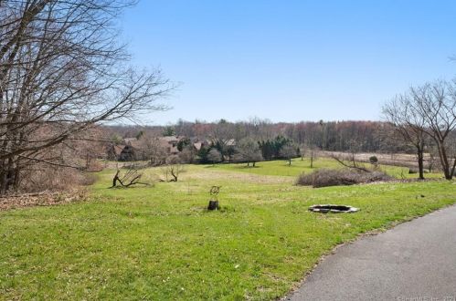 616 Poquonock Ave, Windsor CT  06095-2204 exterior