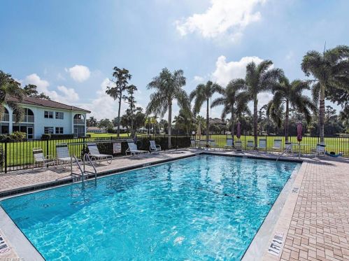 400 Forest Lakes Blvd, Naples FL 34105-5558 exterior