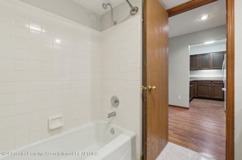 2442 Burcham Dr, East Lansing MI 48823-7246 exterior