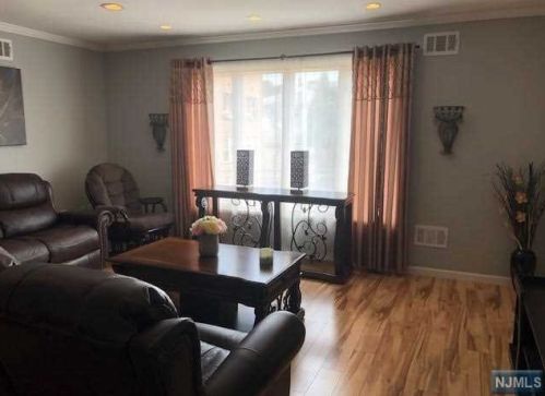 321 9 St, Fairview NJ 07022-1348 exterior