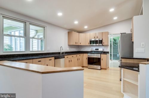 6525 Byrnes Dr, Mc Lean VA  22101-5227 exterior