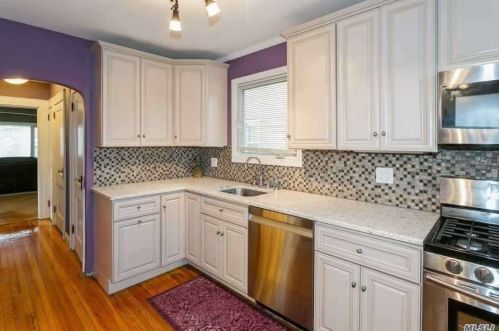 131 Gordon Rd, Valley Stream NY 11581-2108 exterior