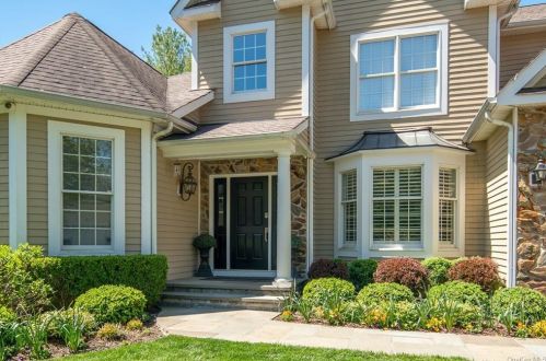 34 Miller Cir, Armonk, NY 10504-1361