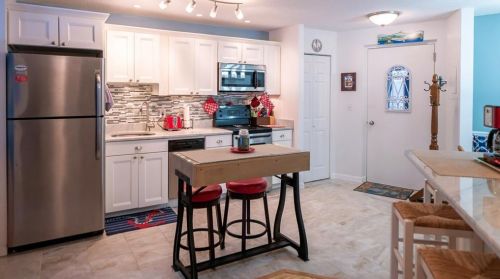 2 Capella, Middletown RI 02840-1590 exterior