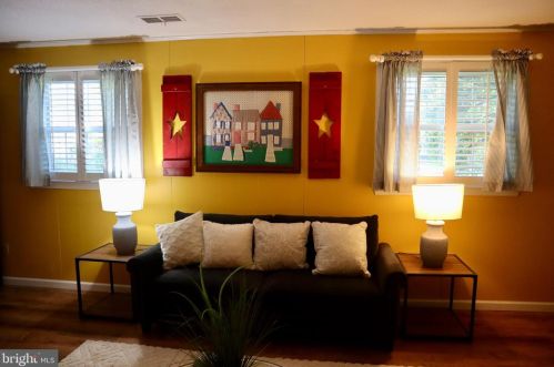 7641 Miller Fall Rd, Rockville MD 20855-1165 exterior