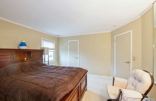 840 Fanwood Ave, Valley Stream NY 11581-3102 exterior