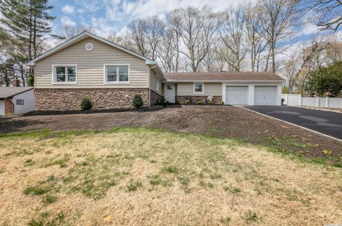 43 Cross Bow Ln, Commack NY  11725-1214 exterior