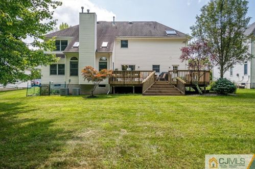 16 Sonia Ct, Edison NJ 08820-4443 exterior