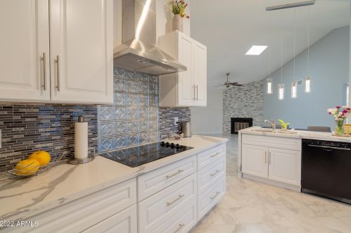 12814 40 Pl, Phoenix AZ 85050-8972 exterior