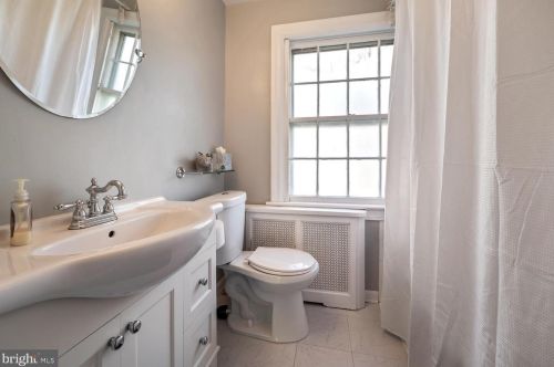 17 Morningside Dr, Trenton NJ 08618-4914 exterior