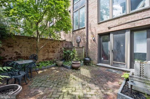 331 2nd St, Philadelphia PA 19122-3324 exterior